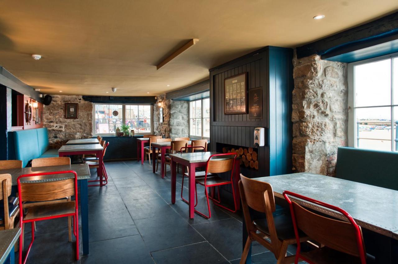 Lifeboat Inn St Ives Buitenkant foto
