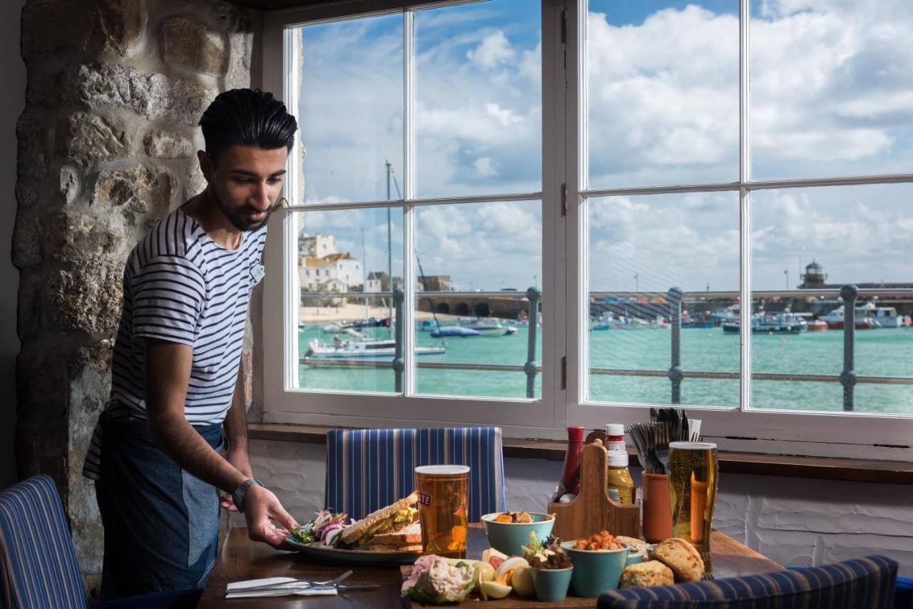 Lifeboat Inn St Ives Buitenkant foto